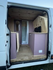 Campervan bygget og innredet av BYGGJENTENE
